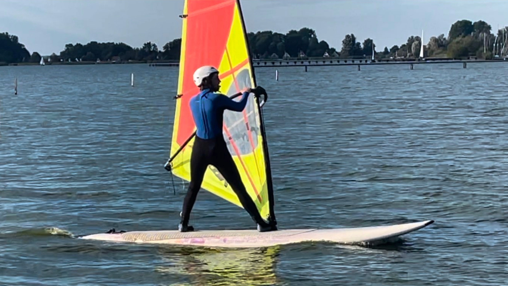 blinder Student Windsurfen im Hochschulsport